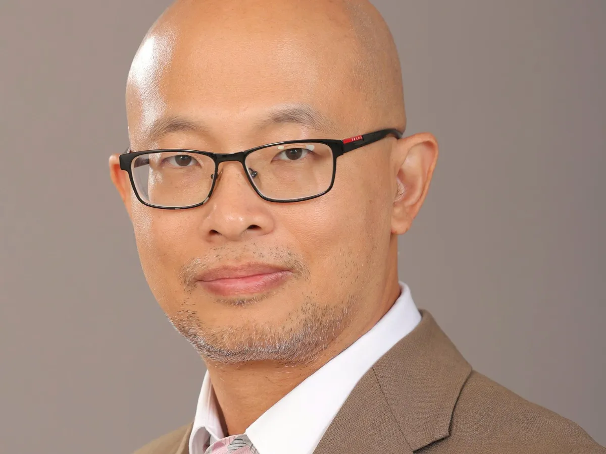 TS. Nguyễn Lưu Bảo Đoan - Người thầy khuyến khích sinh viên chủ động tìm kiếm câu trả lời: “Tai lắng nghe câu hỏi, mắt dõi theo màn hình và tay không ngừng tìm kiếm, kết nối những nguồn tri thức mới.”